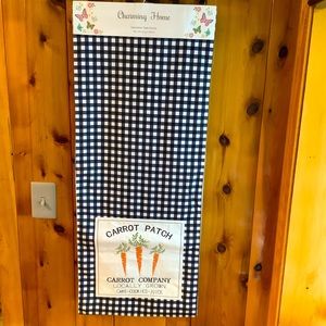 Charming Home Checkered Carrot Patch Table Runner
